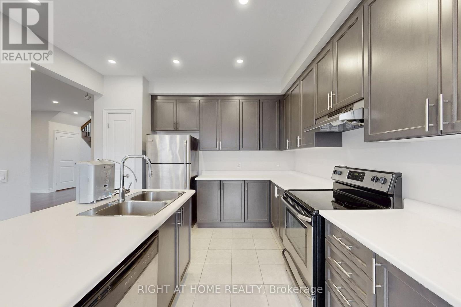 11 Robert Wilson Crescent, Georgina, Ontario  L4P 0G8 - Photo 14 - N12658378