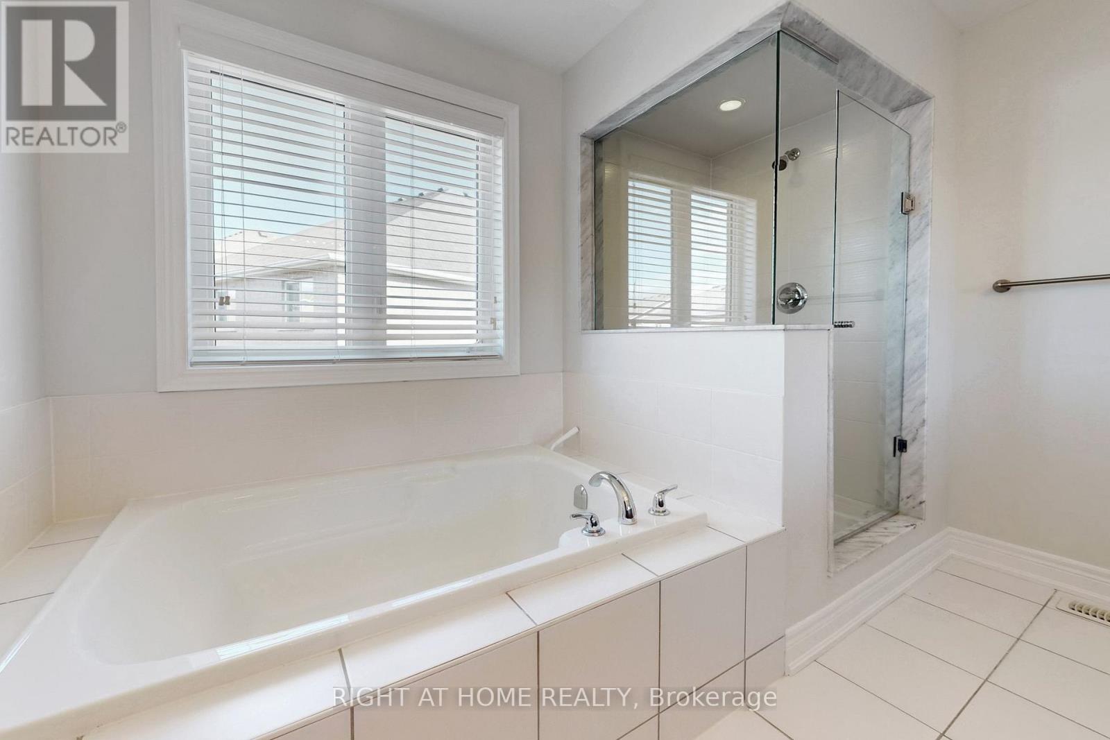 11 Robert Wilson Crescent, Georgina, Ontario  L4P 0G8 - Photo 28 - N12658378