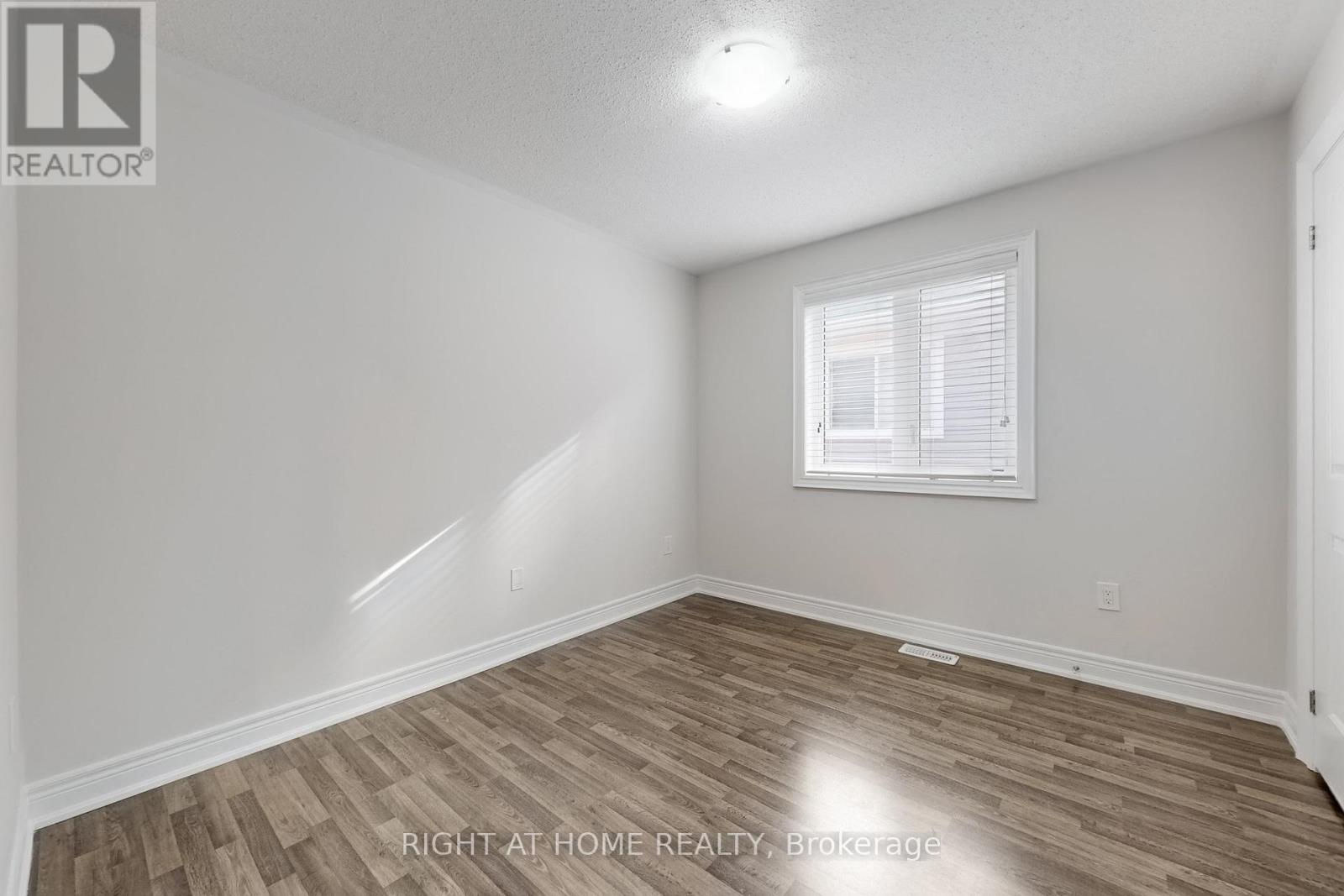 11 Robert Wilson Crescent, Georgina, Ontario  L4P 0G8 - Photo 30 - N12658378