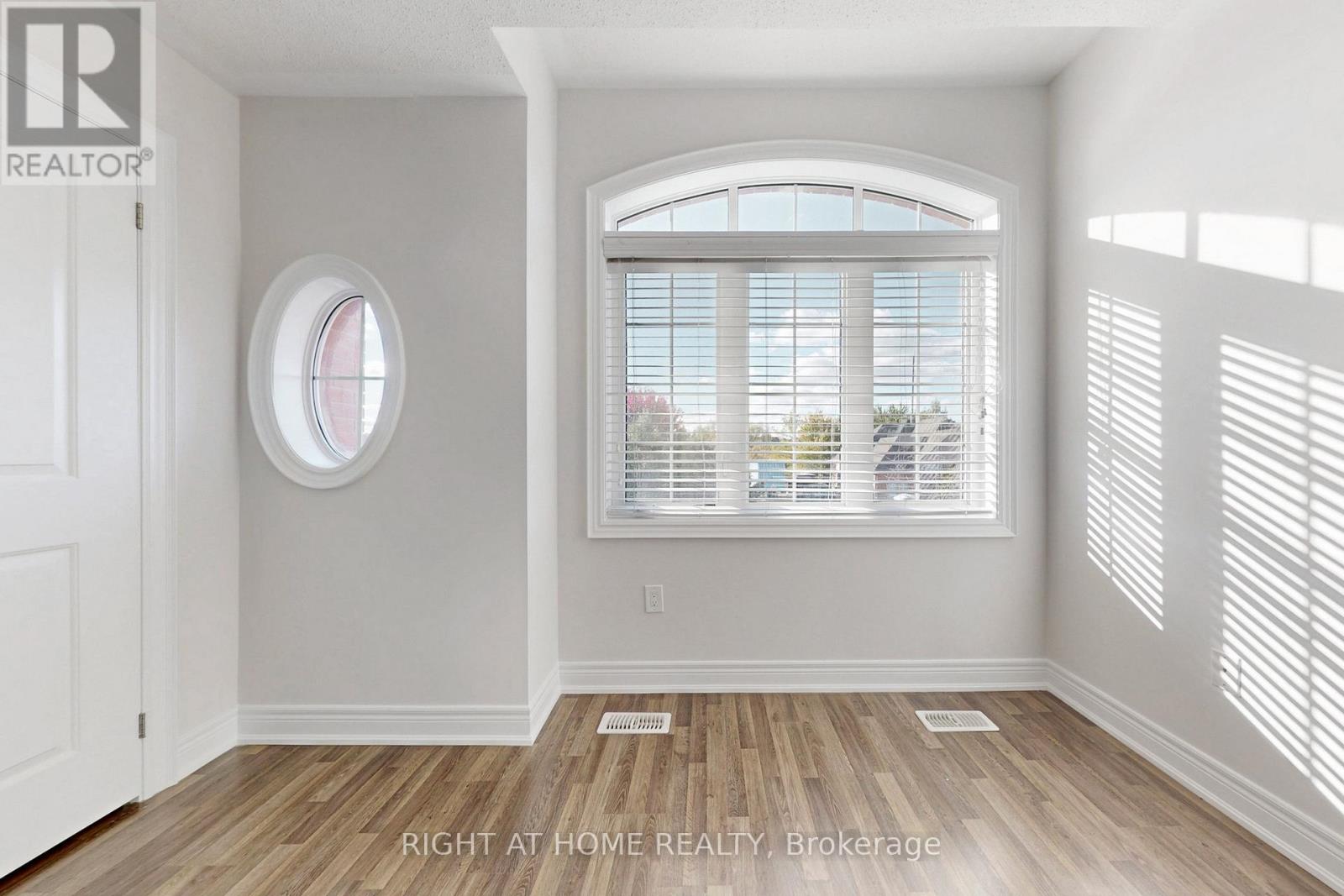 11 Robert Wilson Crescent, Georgina, Ontario  L4P 0G8 - Photo 40 - N12658378