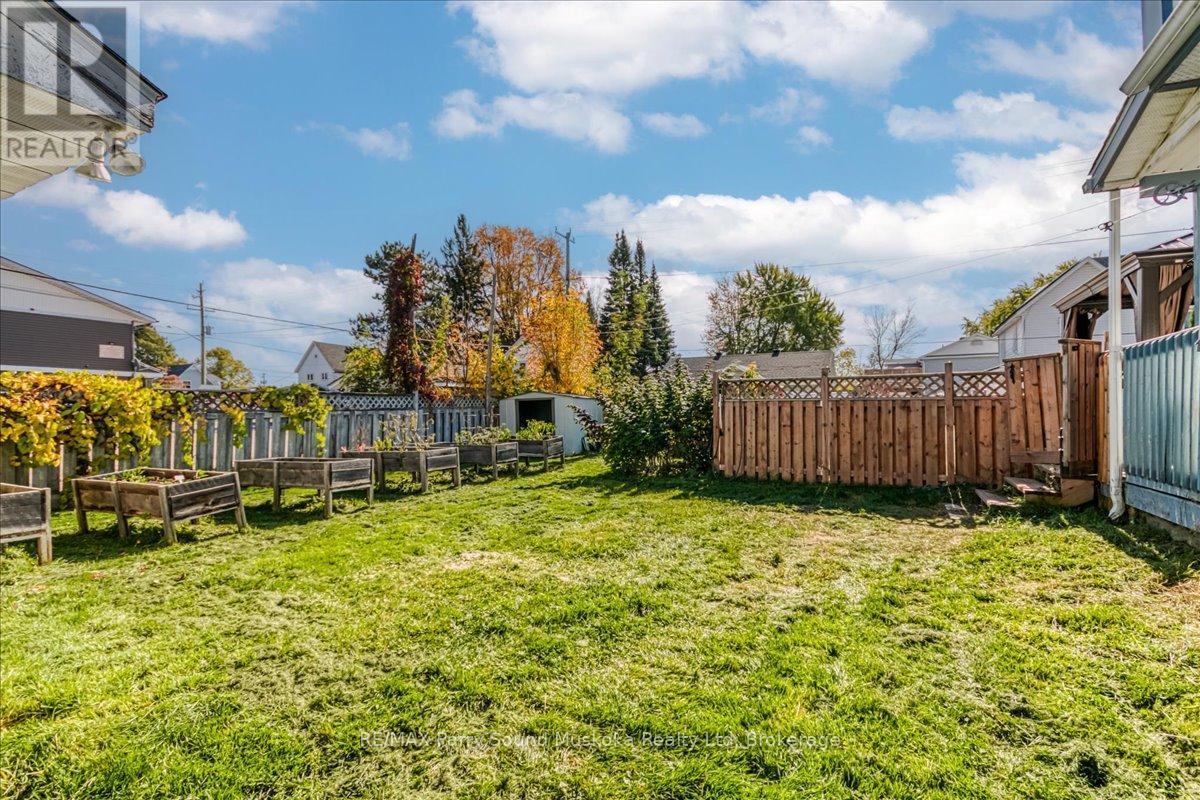 216 Arthur Street, West Nipissing, Ontario  P2B 1E7 - Photo 35 - X12454655