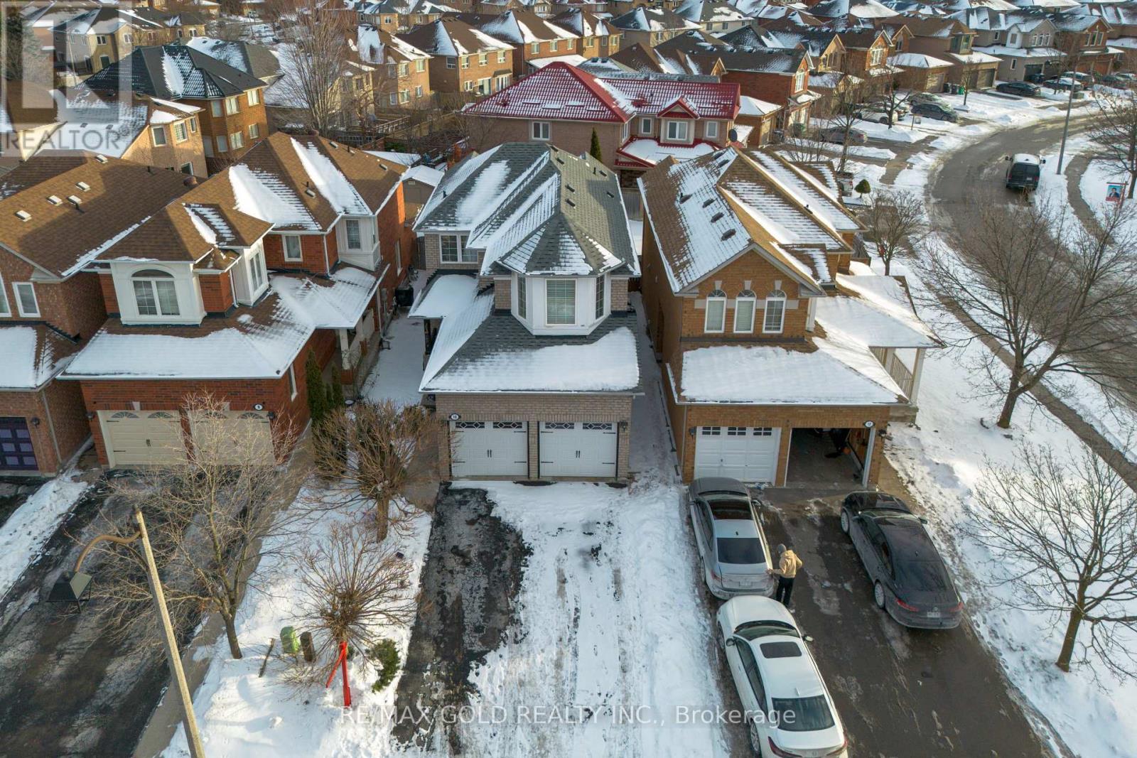 10 Narrow Valley Crescent, Brampton, Ontario  L6R 2M6 - Photo 2 - W12658132