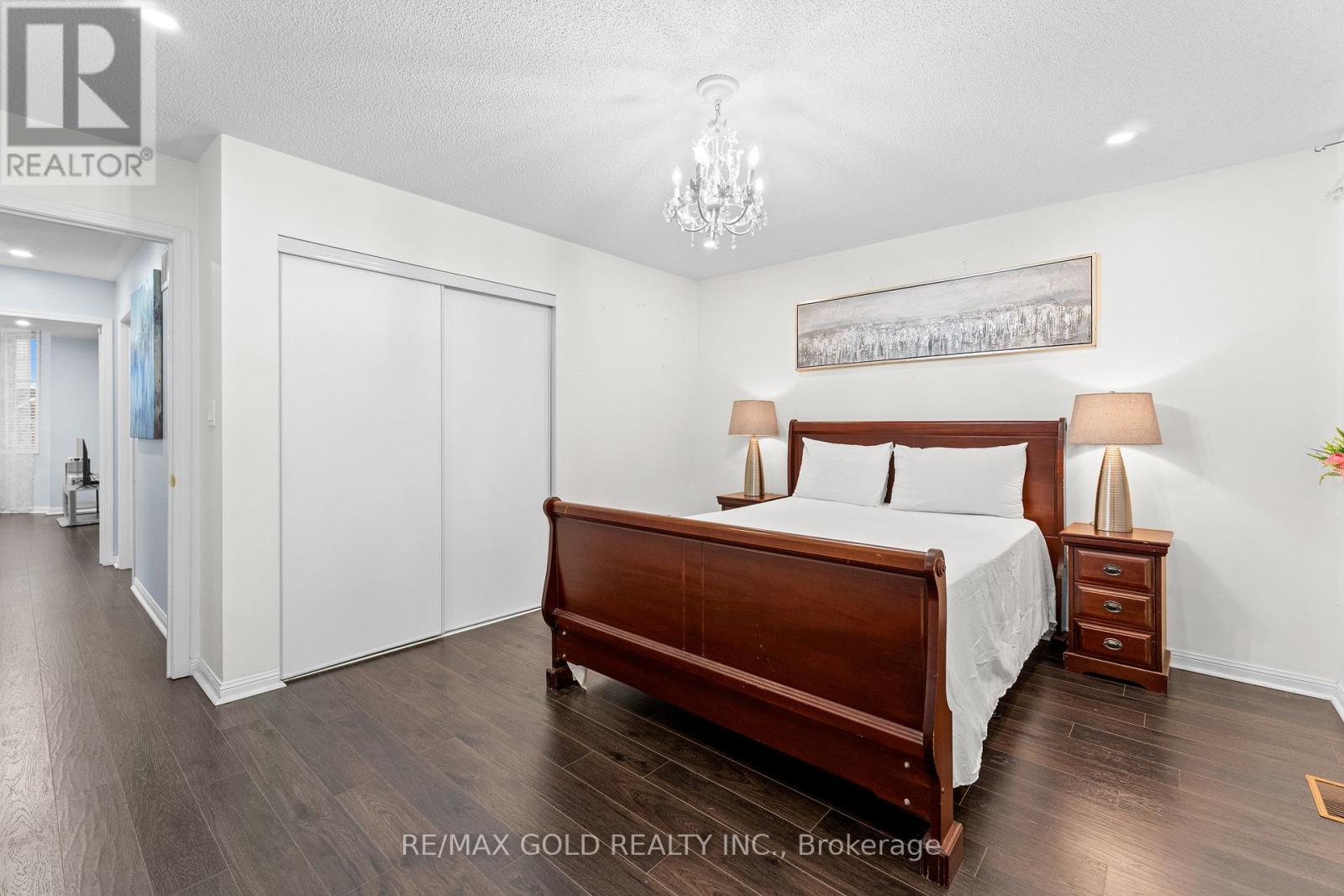 10 Narrow Valley Crescent, Brampton, Ontario  L6R 2M6 - Photo 24 - W12658132