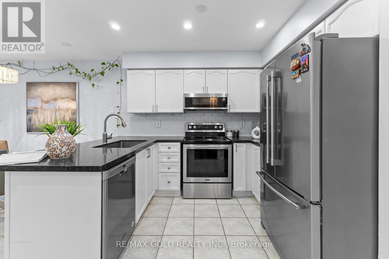 10 Narrow Valley Crescent, Brampton, Ontario  L6R 2M6 - Photo 13 - W12658132