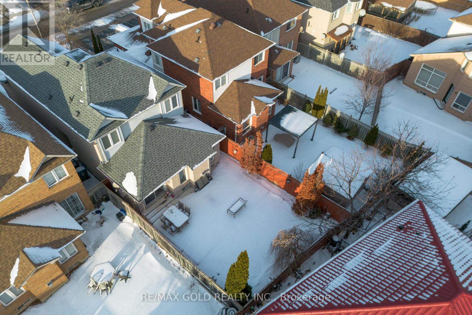 10 Narrow Valley Crescent, Brampton, Ontario  L6R 2M6 - Photo 45 - W12658132