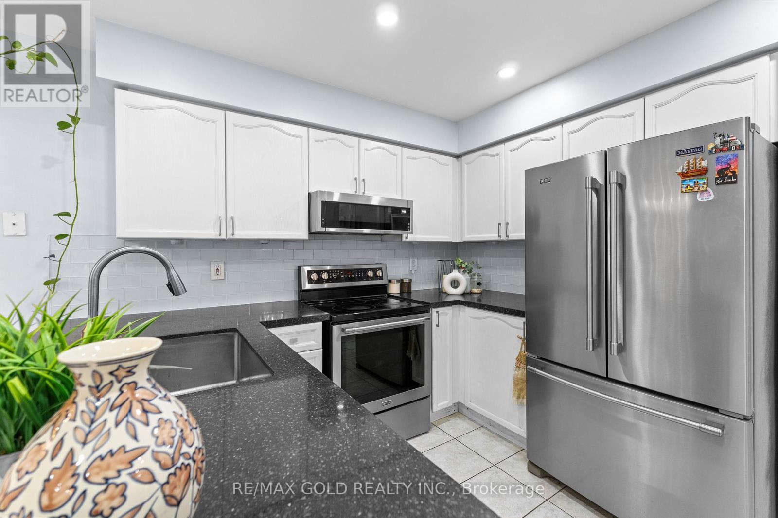 10 Narrow Valley Crescent, Brampton, Ontario  L6R 2M6 - Photo 14 - W12658132