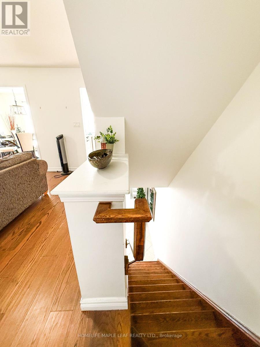 561 Speyer Circle, Milton, Ontario  L9T 0Y1 - Photo 7 - W12658360