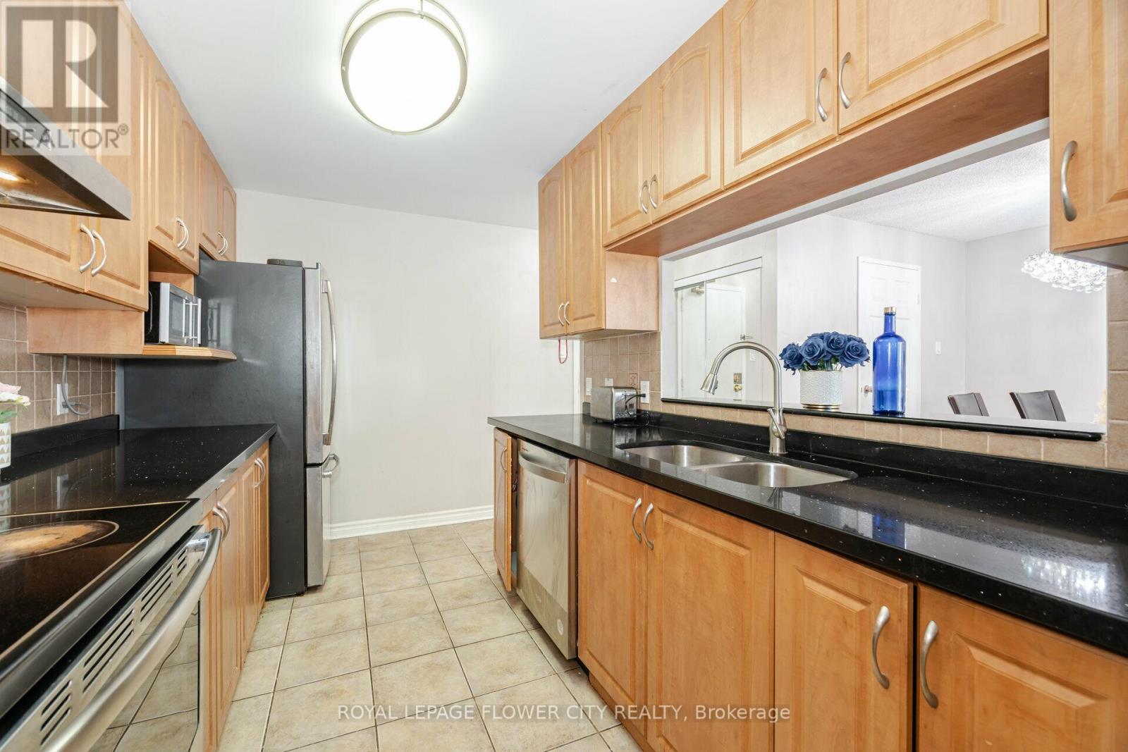304 - 25 Trailwood Drive, Mississauga, Ontario  L4Z 3K9 - Photo 6 - W12658404