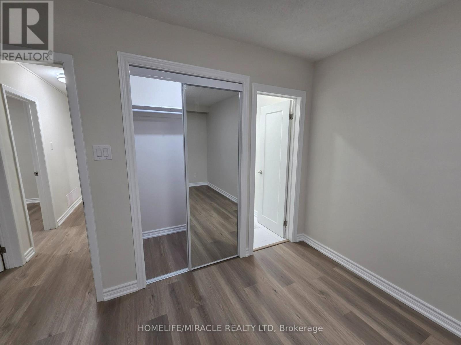 49 Elmvale Crescent, Toronto, Ontario  M9V 2B8 - Photo 10 - W12658406