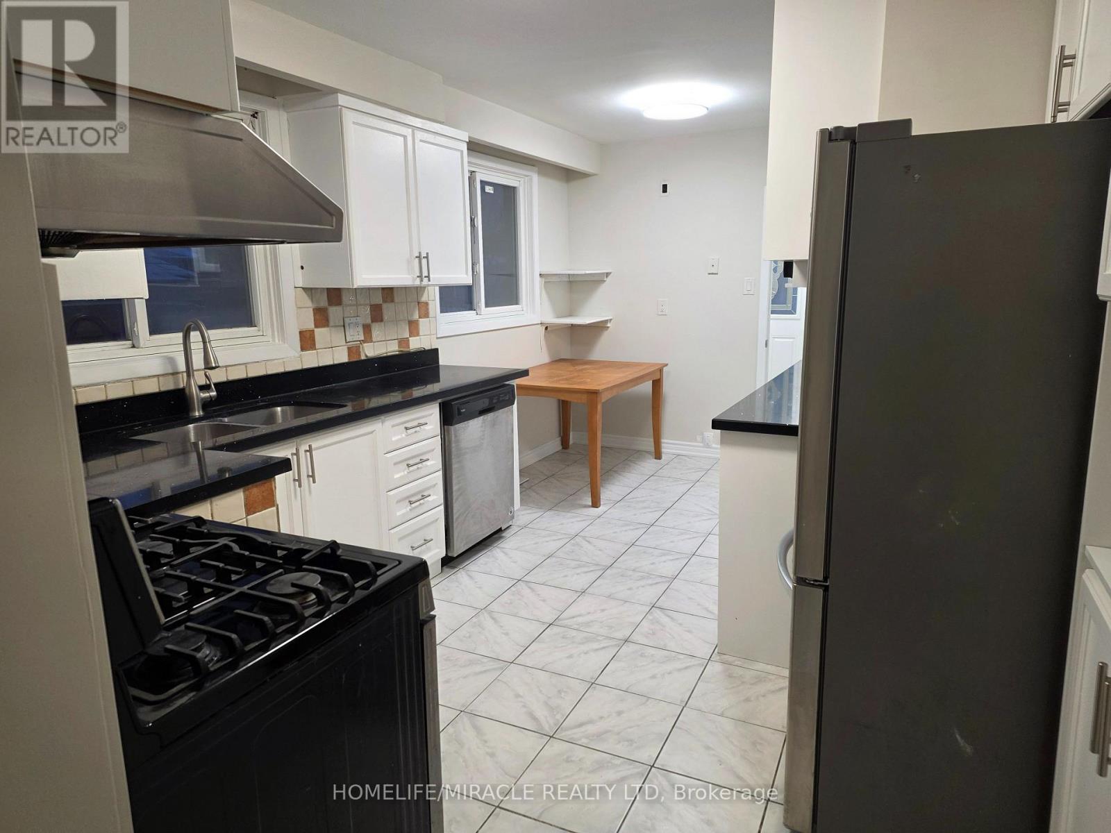 49 Elmvale Crescent, Toronto, Ontario  M9V 2B8 - Photo 4 - W12658406