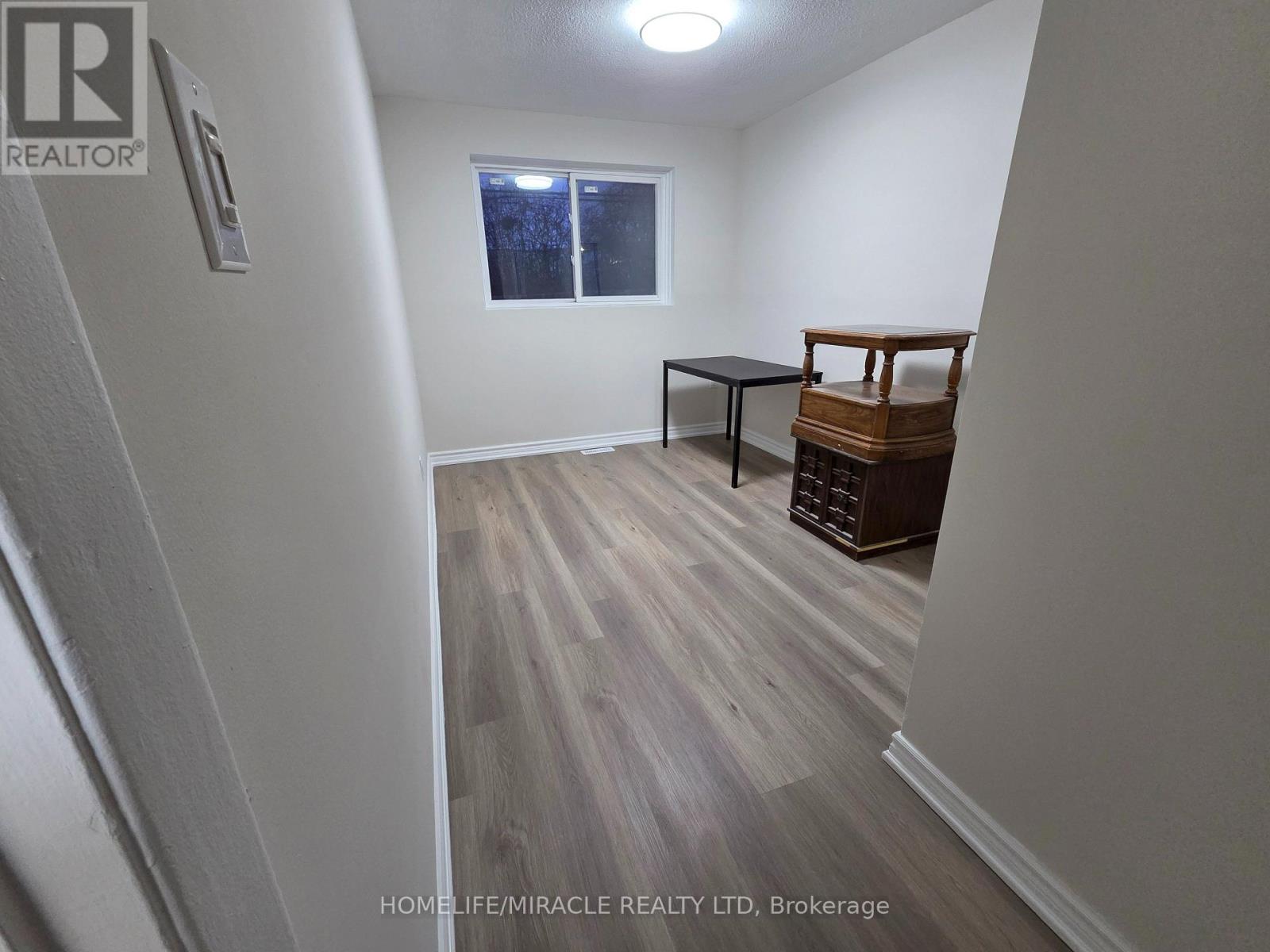 49 Elmvale Crescent, Toronto, Ontario  M9V 2B8 - Photo 8 - W12658406