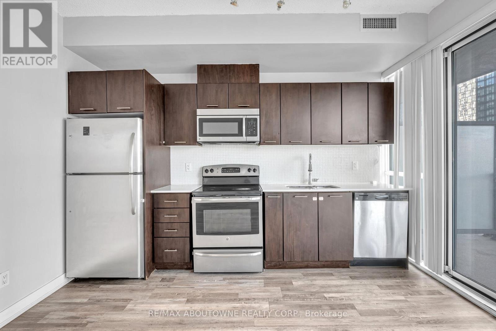 1110 - 20 Bruyeres Mews, Toronto, Ontario  M5V 0G8 - Photo 10 - C12605002