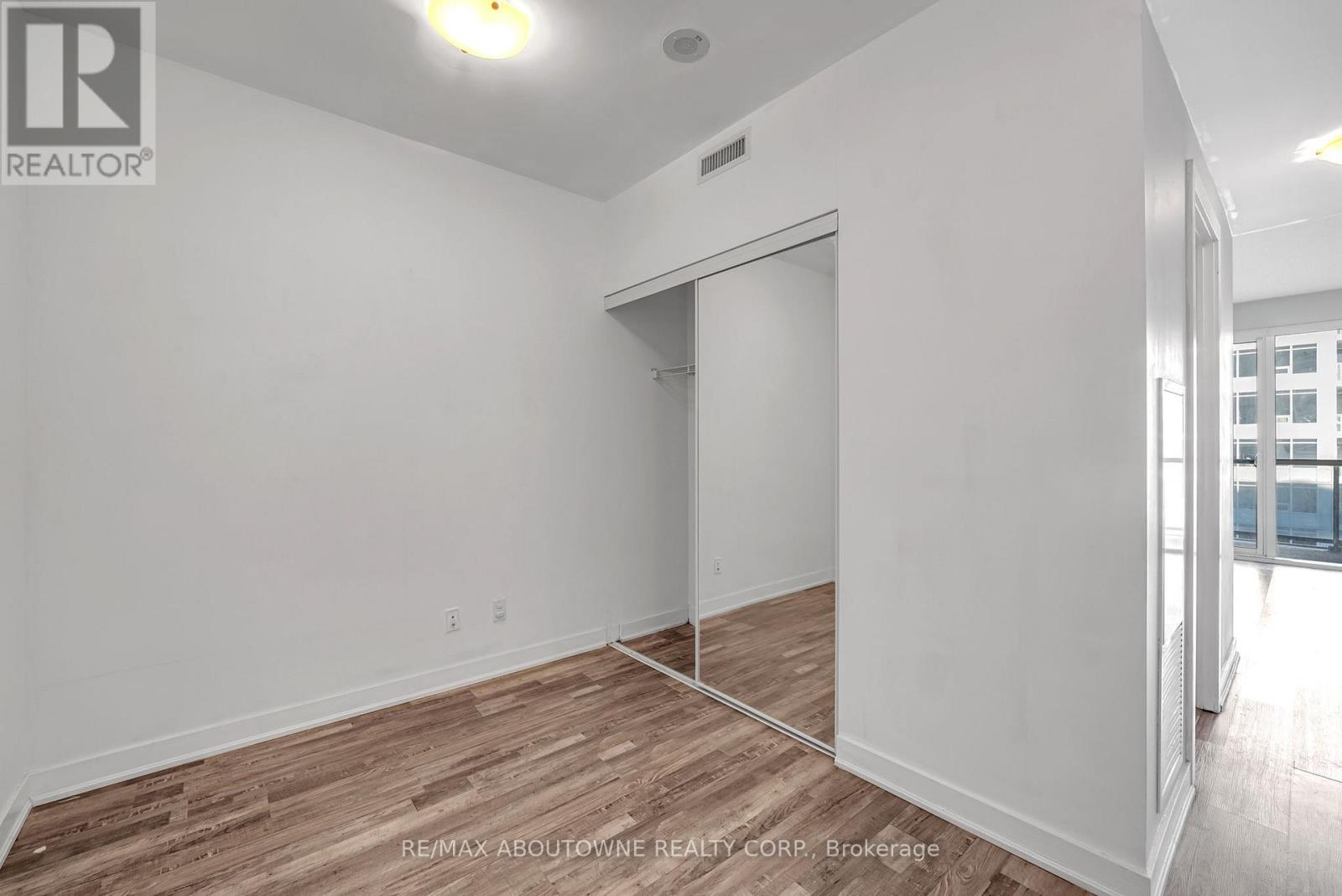 1110 - 20 Bruyeres Mews, Toronto, Ontario  M5V 0G8 - Photo 18 - C12605002