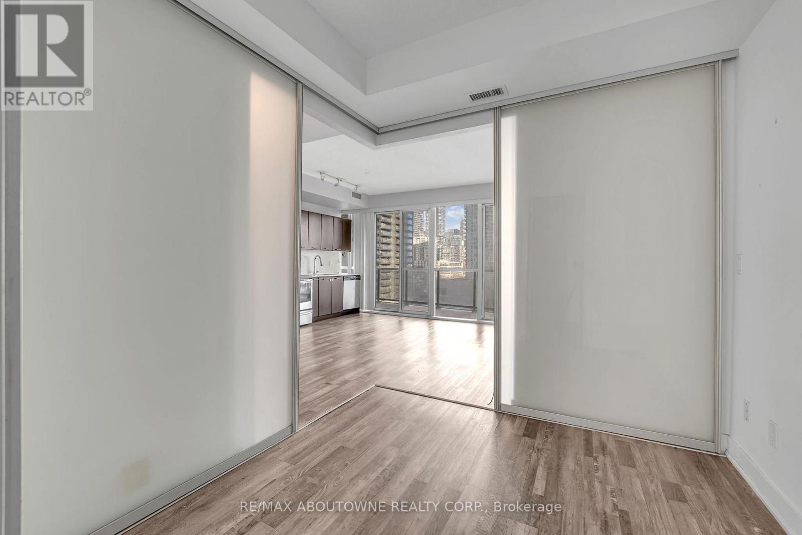 1110 - 20 Bruyeres Mews, Toronto, Ontario  M5V 0G8 - Photo 4 - C12605002