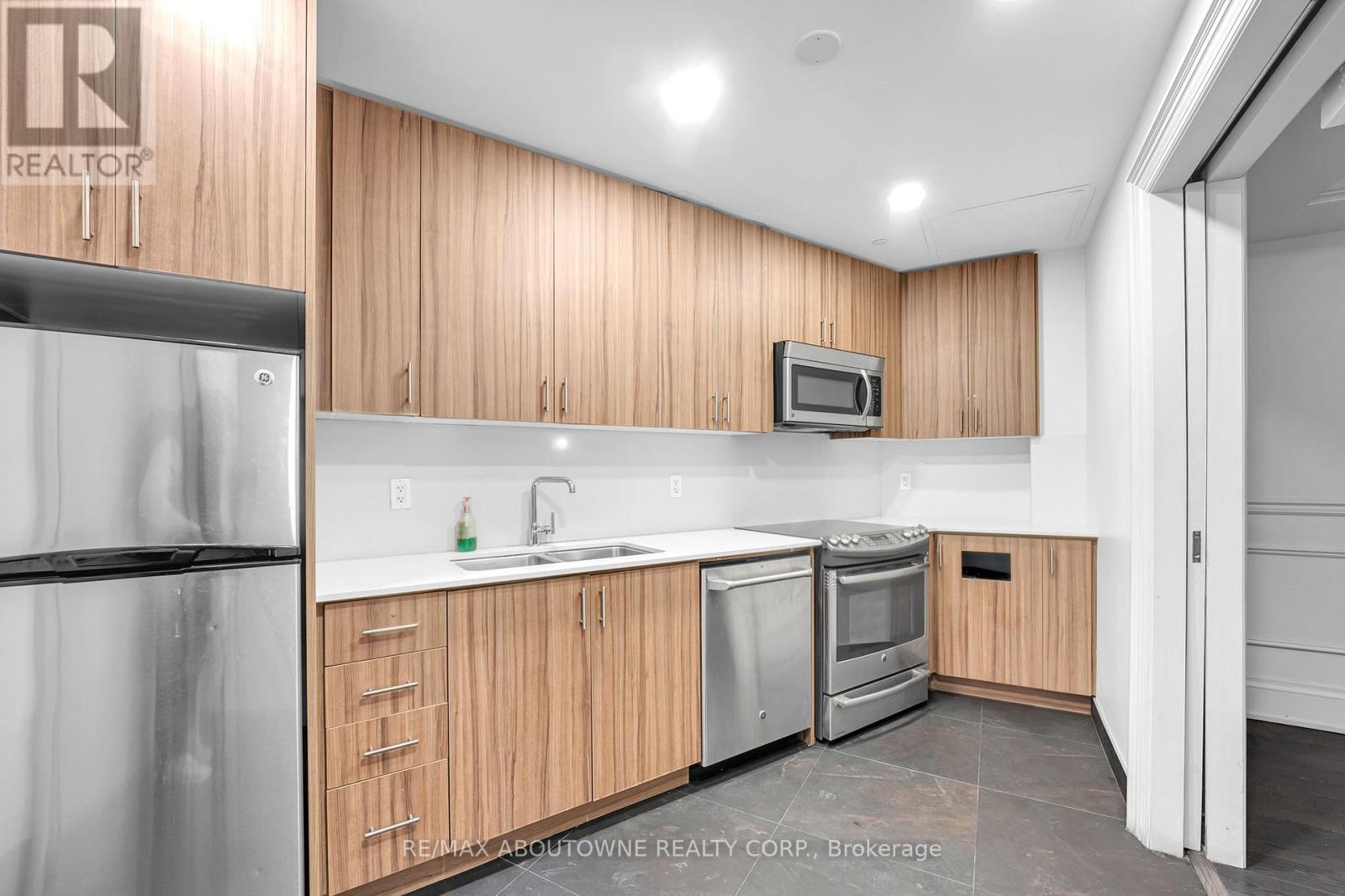 1110 - 20 Bruyeres Mews, Toronto, Ontario  M5V 0G8 - Photo 20 - C12605002