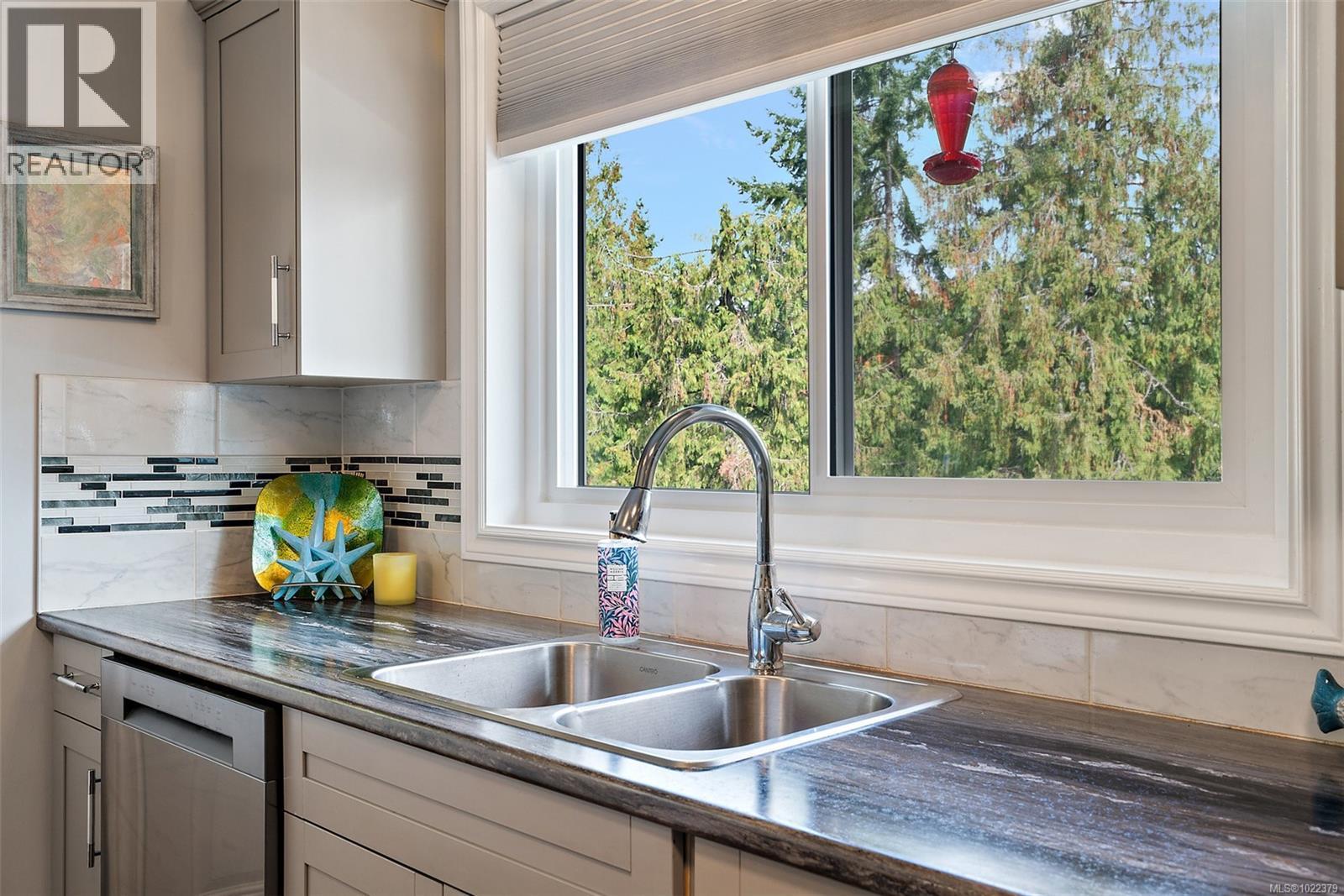 6877 Philip Rd, Lantzville, British Columbia  V0R 2H0 - Photo 8 - 1022379