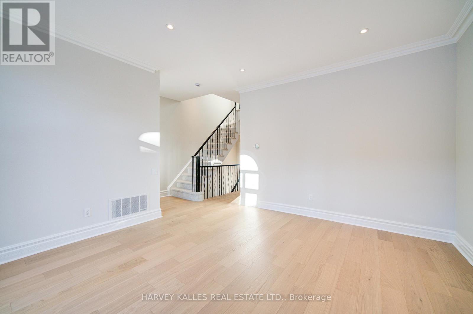 34 Marlborough Avenue, Toronto, Ontario  M5R 3T2 - Photo 6 - C12658458