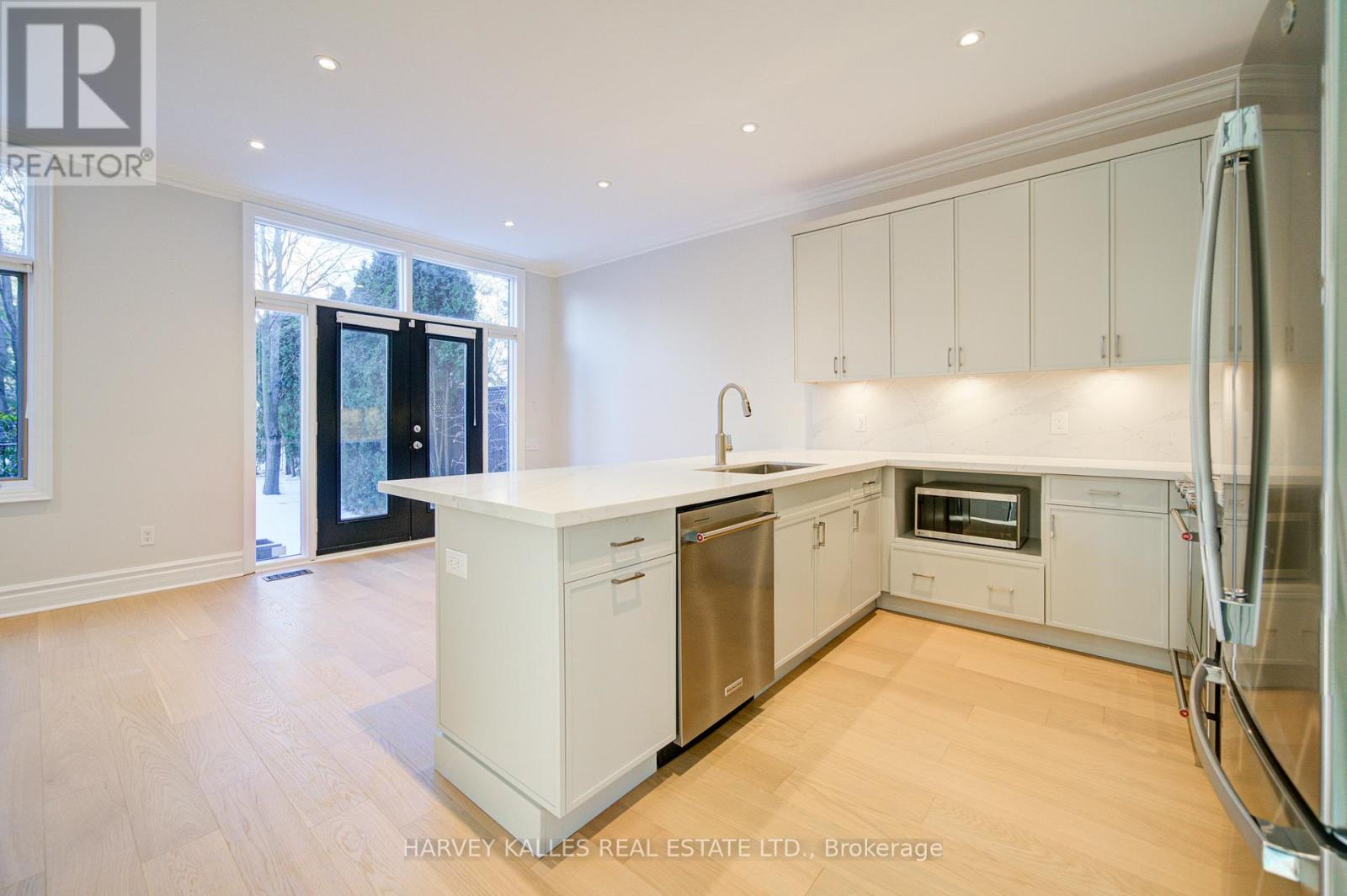 34 Marlborough Avenue, Toronto, Ontario  M5R 3T2 - Photo 7 - C12658458