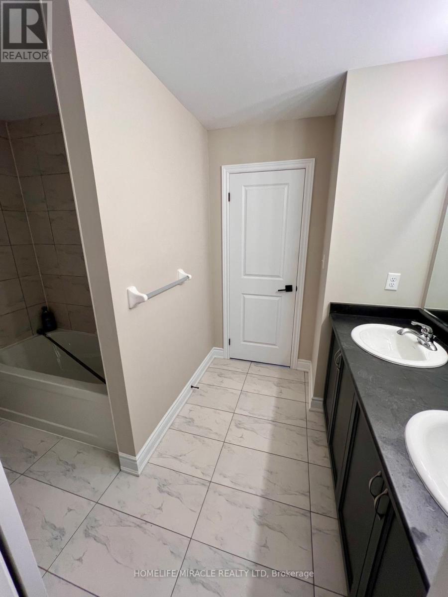 16 Matterhorn Road, Brampton, Ontario  L7A 0B7 - Photo 15 - W12658472