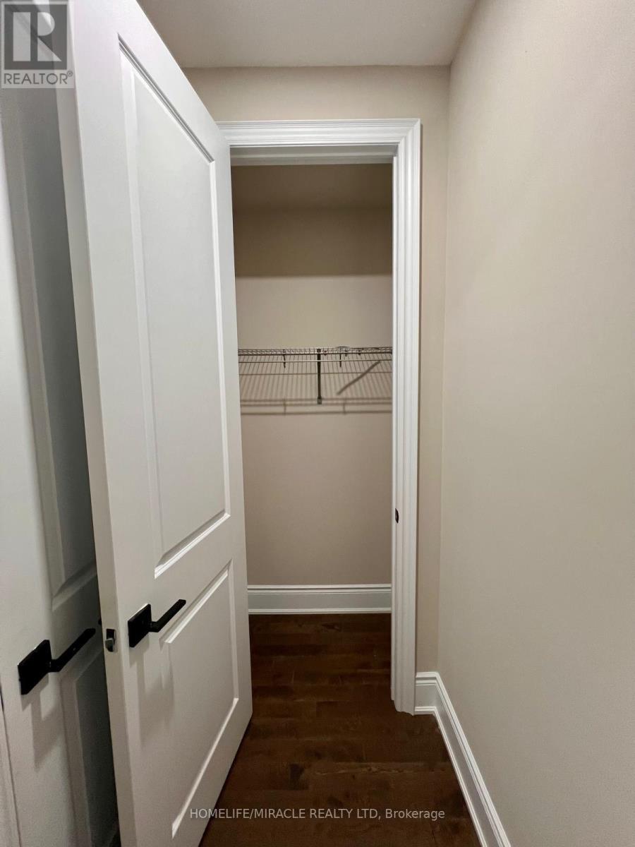 16 Matterhorn Road, Brampton, Ontario  L7A 0B7 - Photo 4 - W12658472