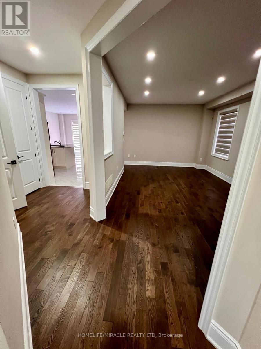 16 Matterhorn Road, Brampton, Ontario  L7A 0B7 - Photo 5 - W12658472