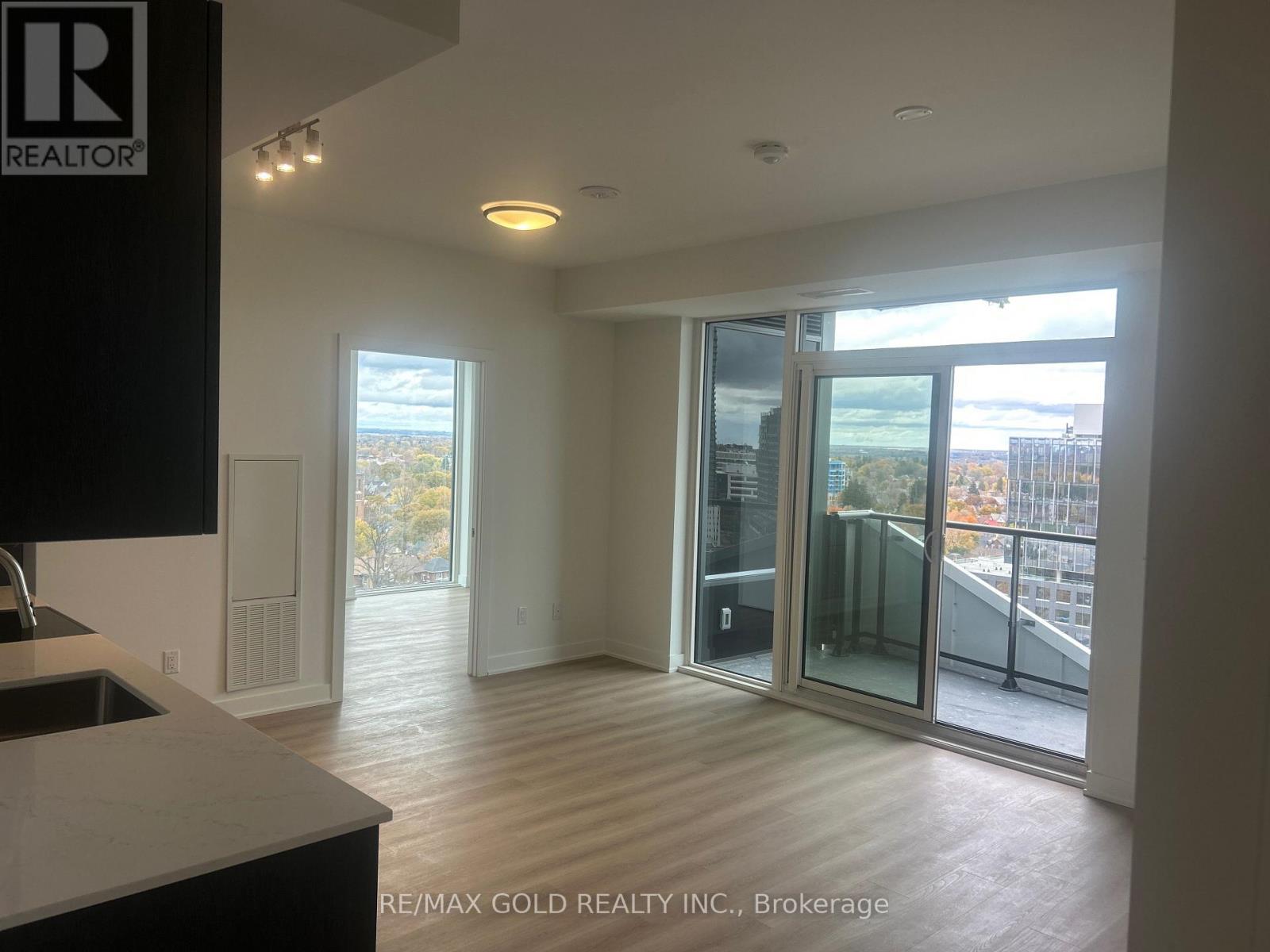 1510 - 25 Wellington Street, Kitchener, Ontario  N2G 0G5 - Photo 8 - X12658444