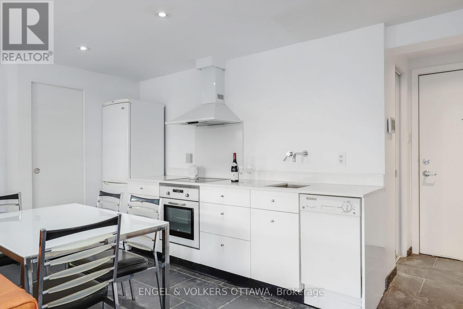 4 - 75 Heney Street, Ottawa, Ontario  K1N 5V7 - Photo 3 - X12658548