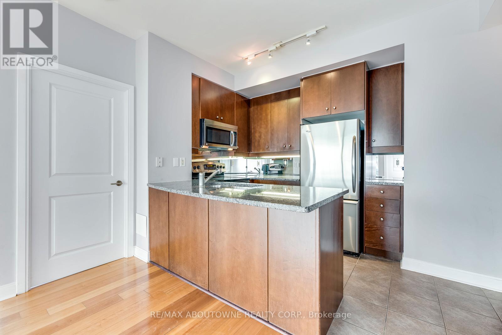 3204 - 18 Yorkville Avenue, Toronto, Ontario  M4W 1L4 - Photo 12 - C12658506