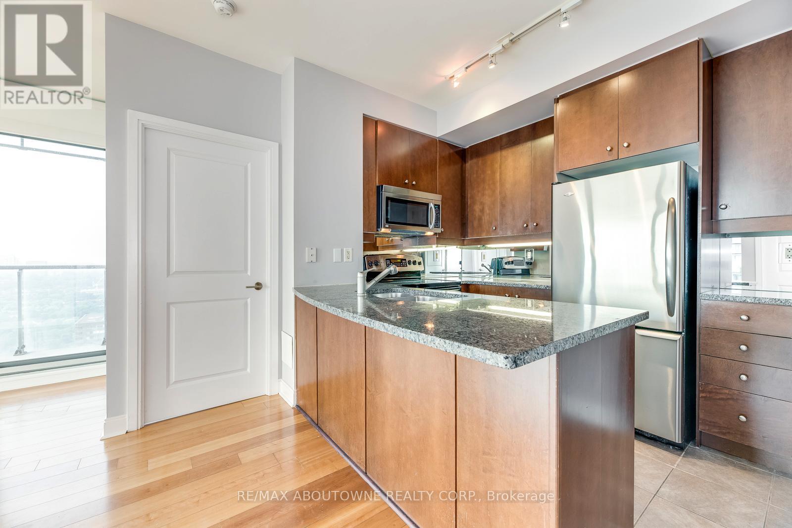 3204 - 18 Yorkville Avenue, Toronto, Ontario  M4W 1L4 - Photo 13 - C12658506