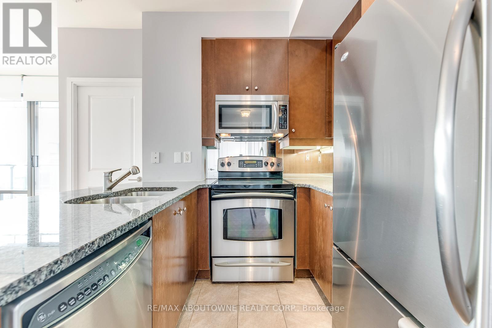 3204 - 18 Yorkville Avenue, Toronto, Ontario  M4W 1L4 - Photo 15 - C12658506