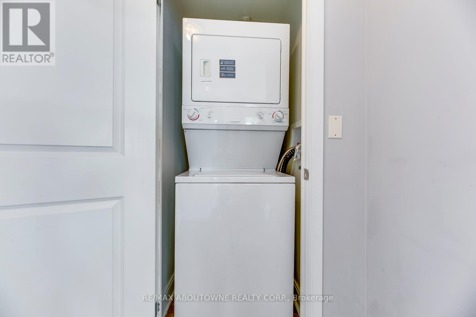 3204 - 18 Yorkville Avenue, Toronto, Ontario  M4W 1L4 - Photo 24 - C12658506