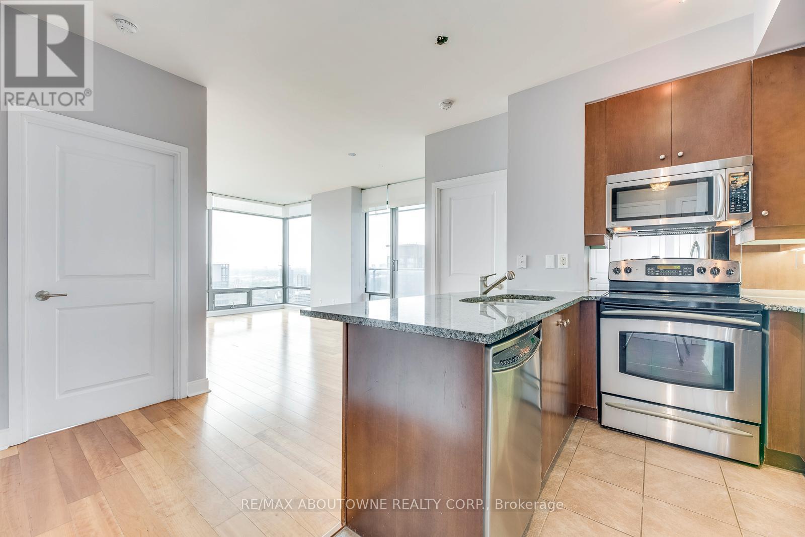 3204 - 18 Yorkville Avenue, Toronto, Ontario  M4W 1L4 - Photo 4 - C12658506