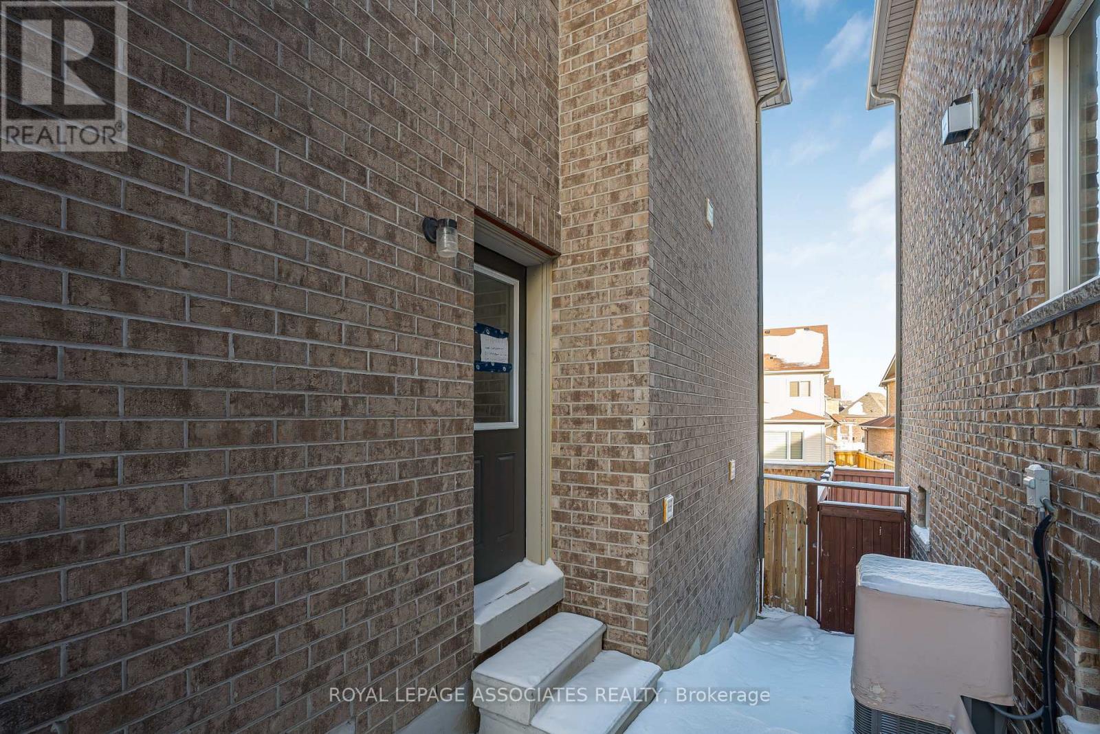 2515 Standardbred Drive, Oshawa, Ontario  L1H 7K4 - Photo 3 - E12658478