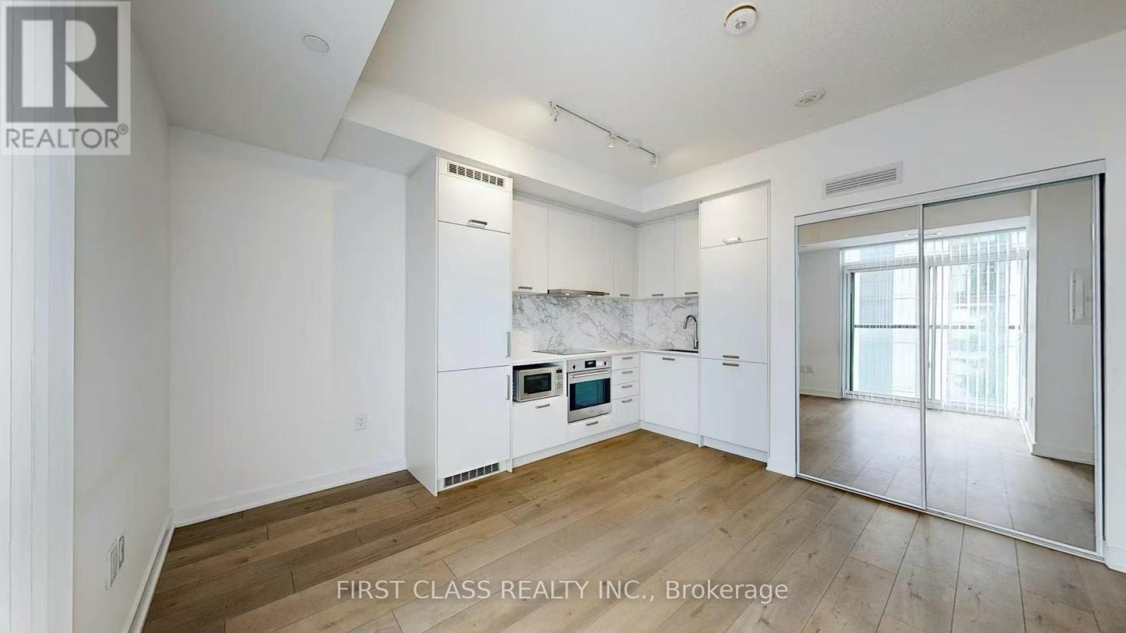 603 - 10 Honeycrisp Crescent, Vaughan, Ontario  L4K 0M7 - Photo 6 - N12658492