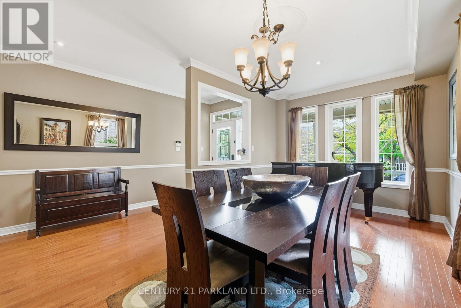 18 Turnbridge Road, Aurora, Ontario  L4G 7R9 - Photo 5 - N12658514