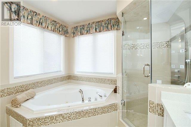 22 Newbridge Avenue, Richmond Hill, Ontario  L4E 4A2 - Photo 11 - N12658536