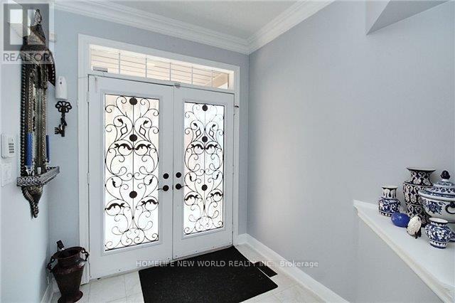 22 Newbridge Avenue, Richmond Hill, Ontario  L4E 4A2 - Photo 2 - N12658536