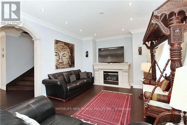 22 Newbridge Avenue, Richmond Hill, Ontario  L4E 4A2 - Photo 8 - N12658536