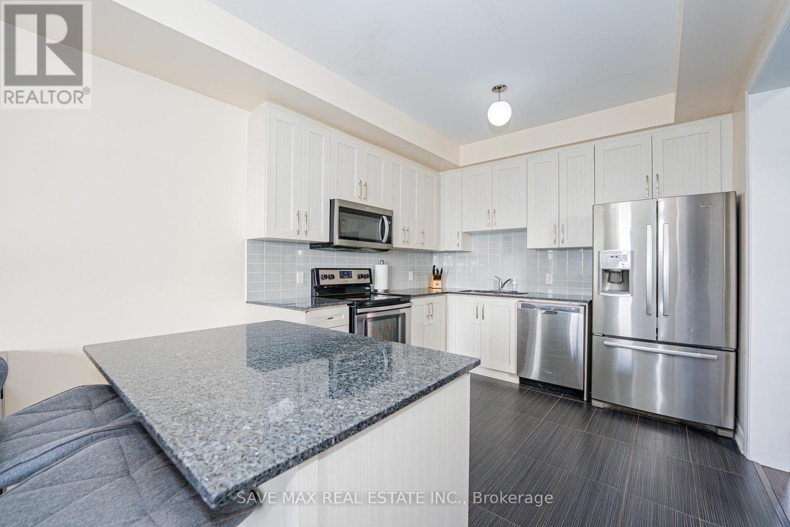 18 New Pines Trail, Brampton, Ontario  L6Z 0G7 - Photo 12 - W12658480