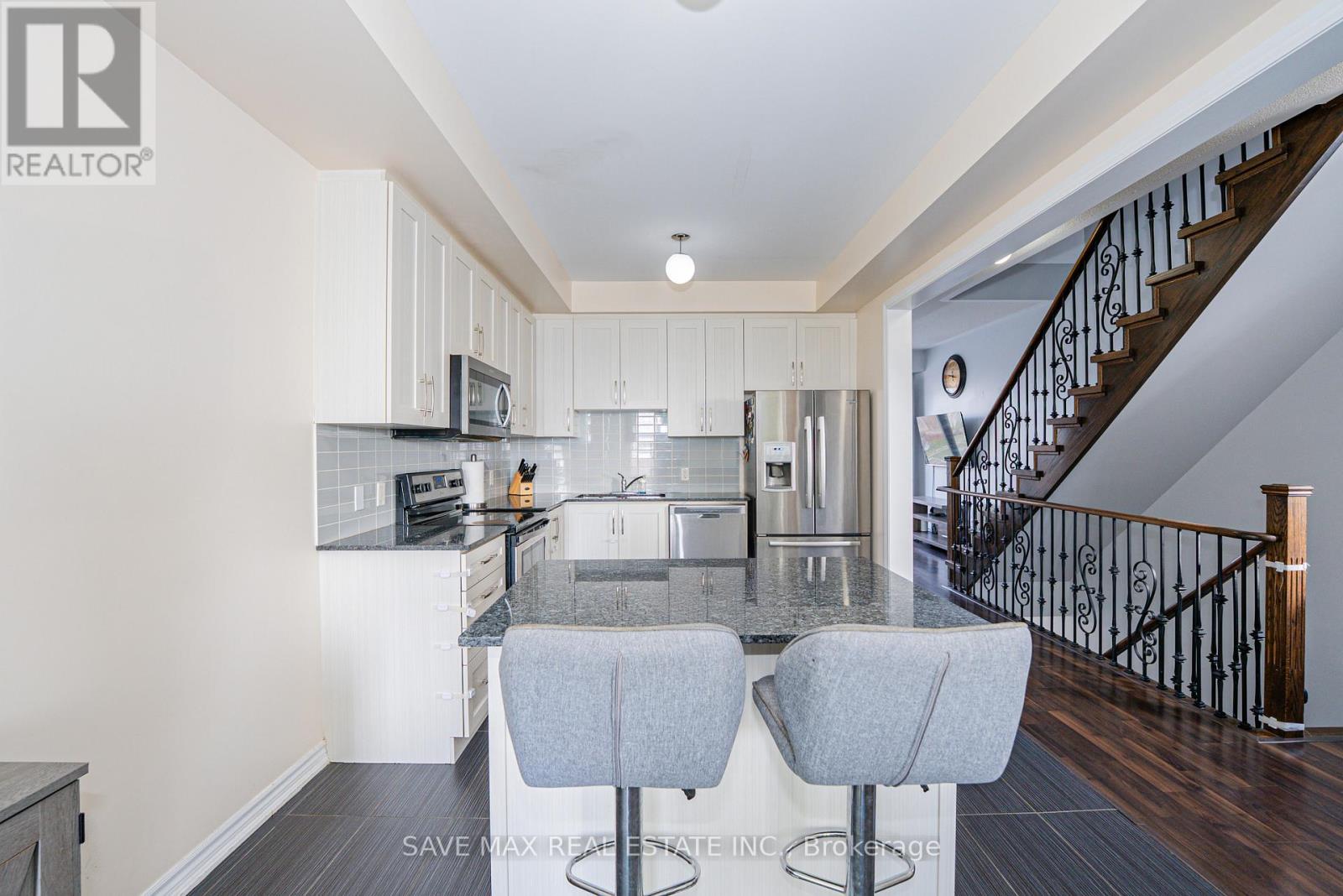 18 New Pines Trail, Brampton, Ontario  L6Z 0G7 - Photo 13 - W12658480