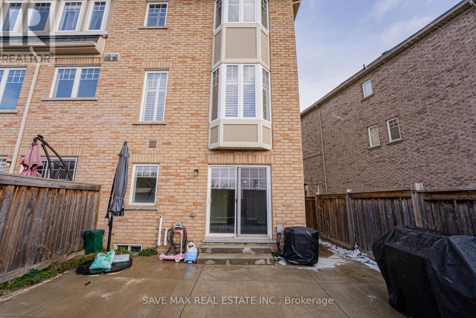 18 New Pines Trail, Brampton, Ontario  L6Z 0G7 - Photo 27 - W12658480