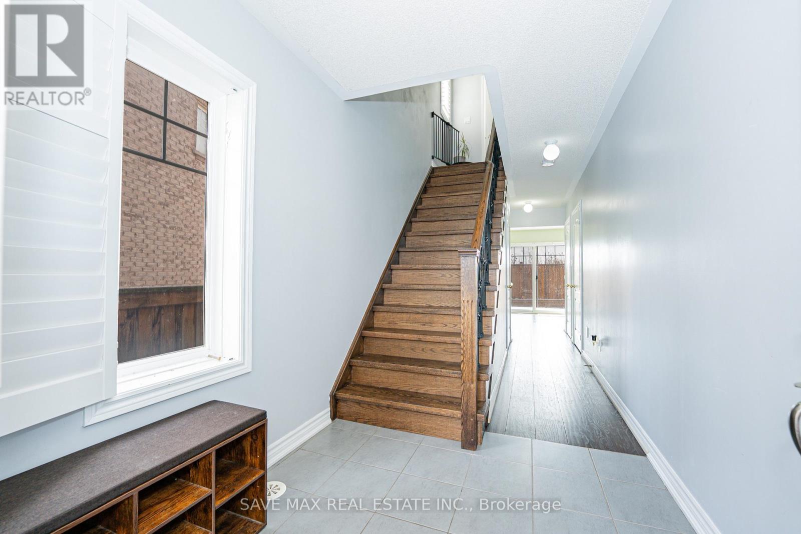 18 New Pines Trail, Brampton, Ontario  L6Z 0G7 - Photo 3 - W12658480