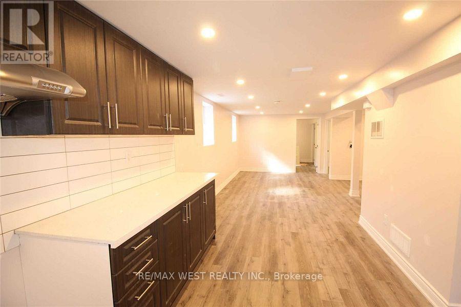 53 Sutherland Avenue, Brampton, Ontario  L6V 2H6 - Photo 7 - W12658518