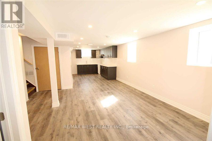 53 Sutherland Avenue, Brampton, Ontario  L6V 2H6 - Photo 8 - W12658518