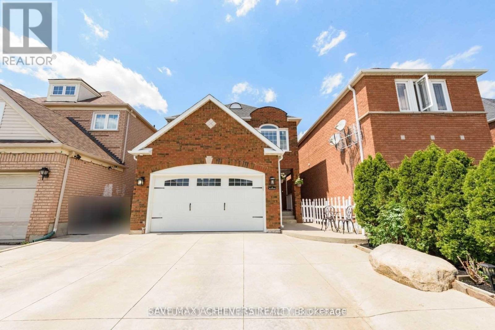 12 Upwood Place, Brampton, Ontario  L6R 1T3 - Photo 2 - W12658530