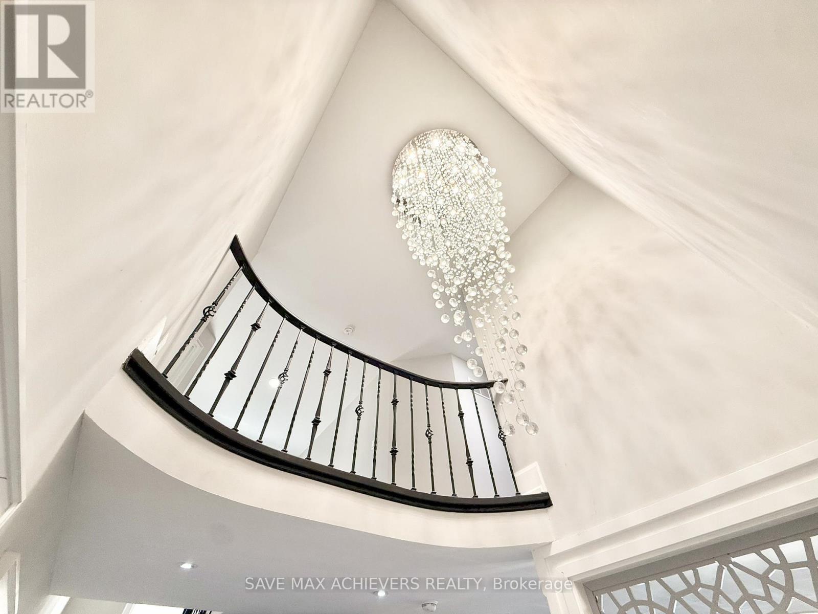 12 Upwood Place, Brampton, Ontario  L6R 1T3 - Photo 6 - W12658530