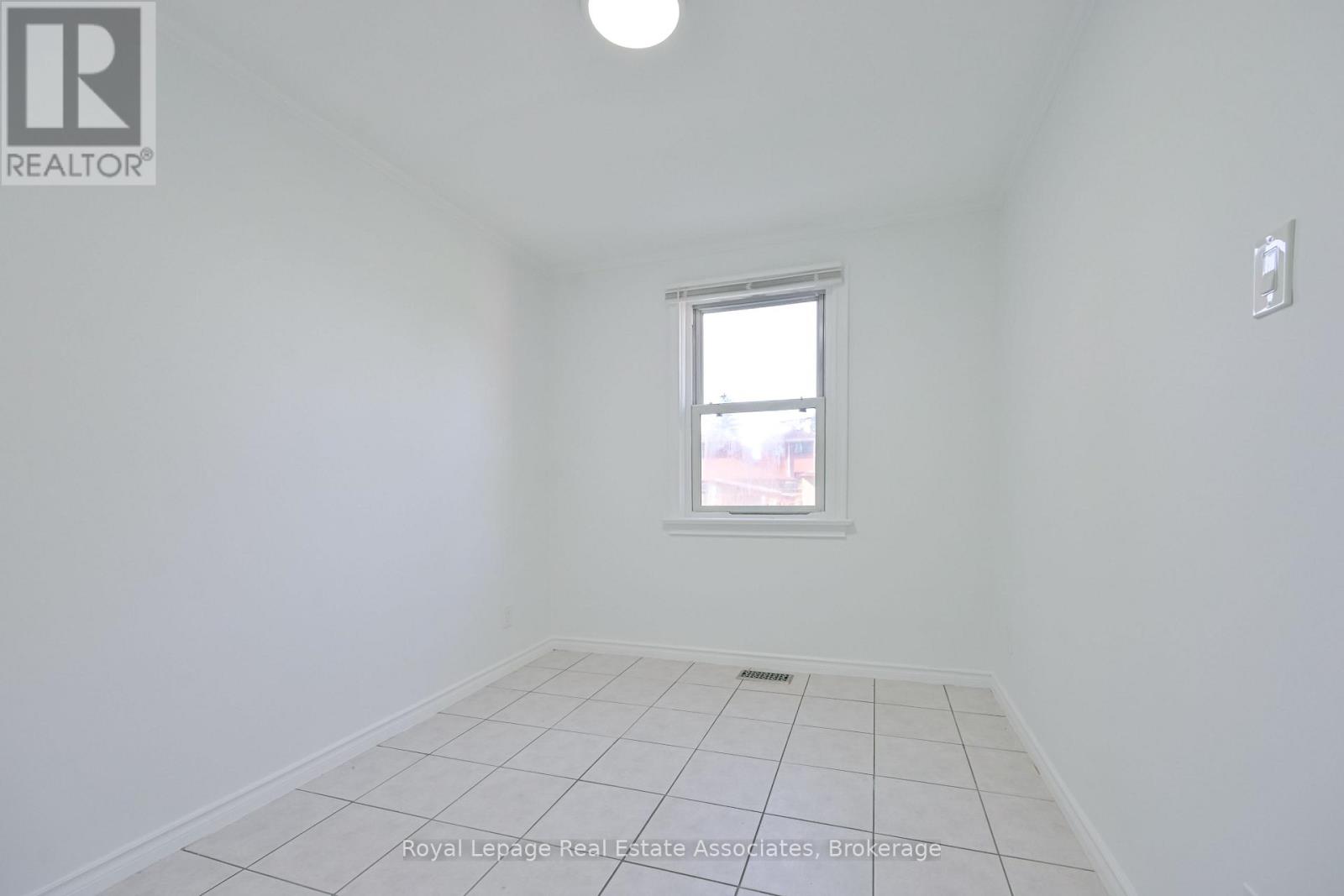 20 East Drive, Toronto, Ontario  M6N 2N7 - Photo 10 - W12658542