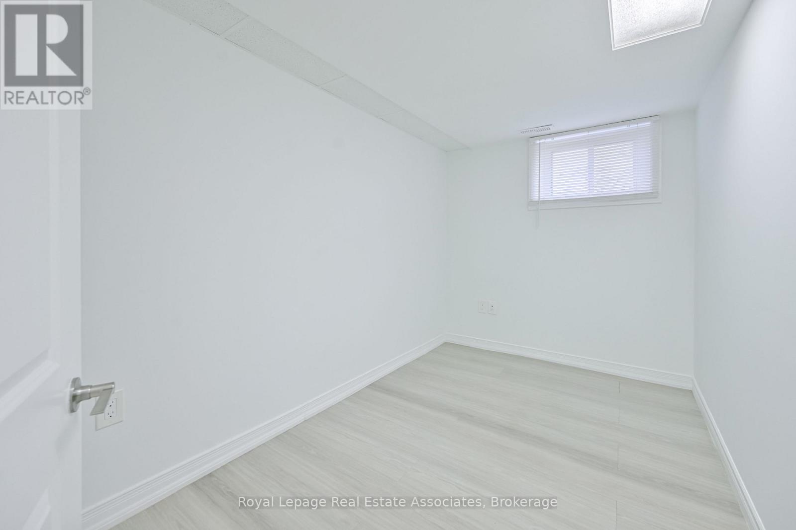 20 East Drive, Toronto, Ontario  M6N 2N7 - Photo 18 - W12658542