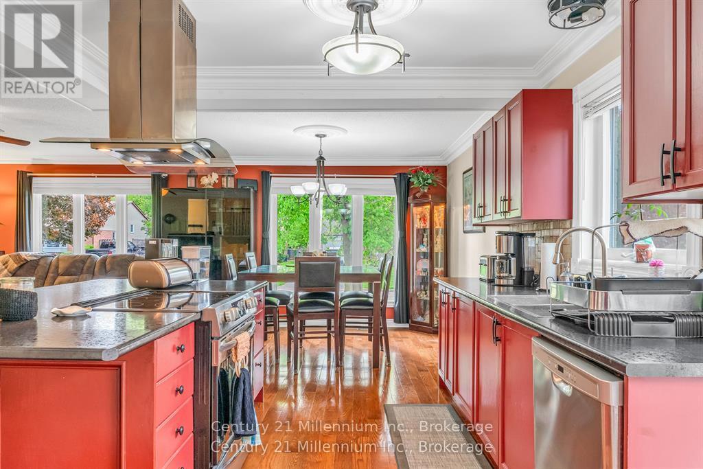 43 Stoddart Drive, Aurora, Ontario  L4G 2G2 - Photo 11 - N12658268