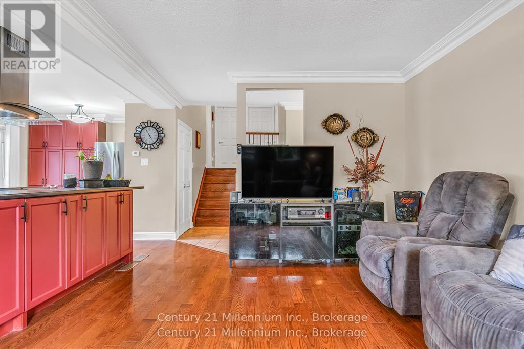 43 Stoddart Drive, Aurora, Ontario  L4G 2G2 - Photo 16 - N12658268